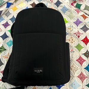 Vera Bradley laptop/tablet bag. Padded pocket for electronics. Zip front pocket